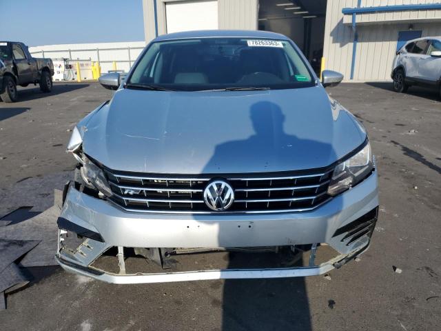 1VWDT7A31HC032196 - 2017 VOLKSWAGEN PASSAT R-LINE Silber Foto 5