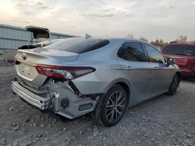 4T1F31AK7RU624161 - 2024 TOYOTA CAMRY XLE SILVER photo 3