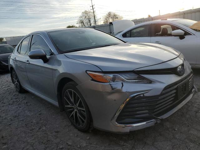 4T1F31AK7RU624161 - 2024 TOYOTA CAMRY XLE SILVER photo 4