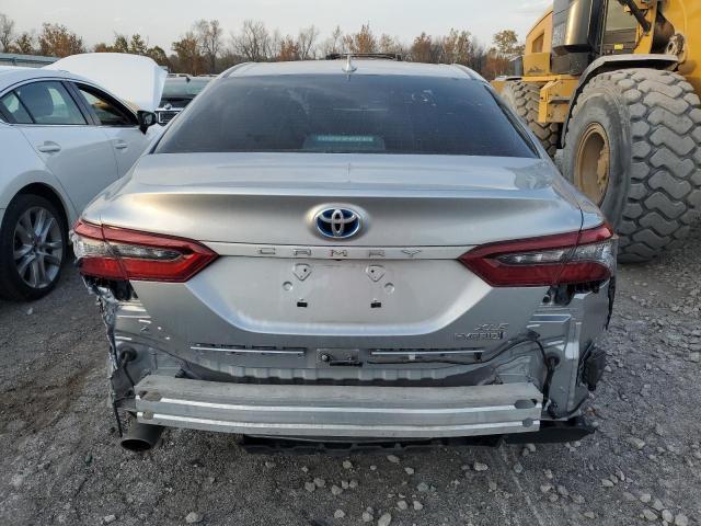 4T1F31AK7RU624161 - 2024 TOYOTA CAMRY XLE SILVER photo 6