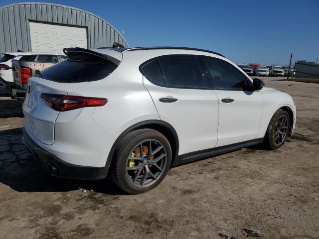 ZASFAKNN1J7B78006 - 2018 ALFA ROMEO STELVIO TI SPORT WHITE photo 3