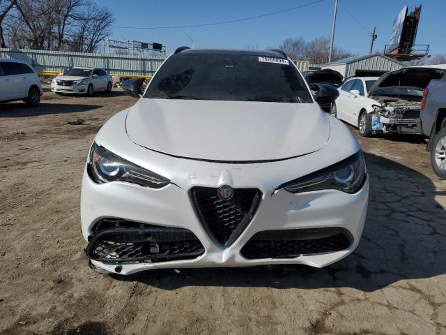 ZASFAKNN1J7B78006 - 2018 ALFA ROMEO STELVIO TI SPORT WHITE photo 5