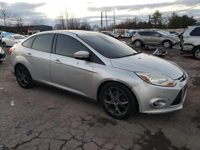 1FADP3F28EL121135 - 2014 FORD FOCUS SE SILVER photo 4