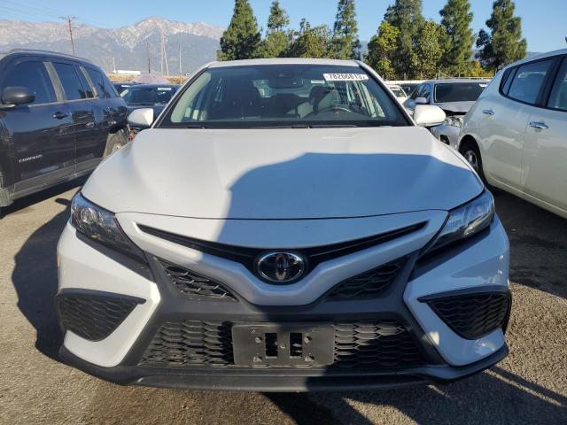 4T1T11AK7PU128492 - 2023 TOYOTA CAMRY SE NIGHT SHADE WHITE photo 5