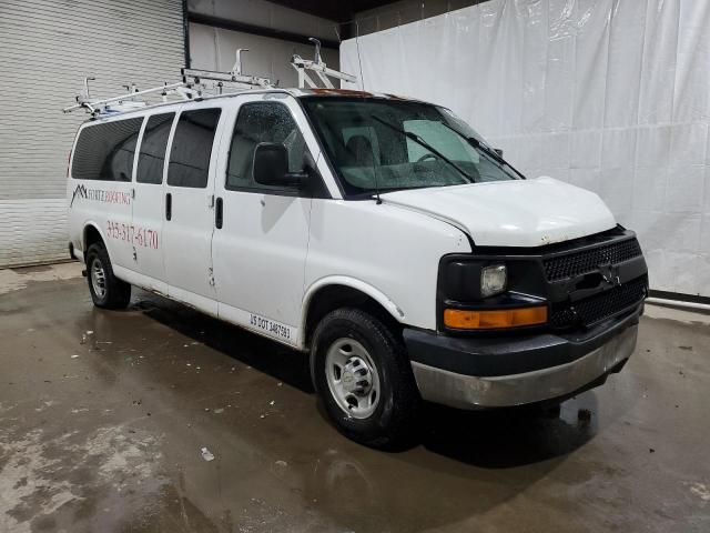 1GAHG39U171123650 - 2007 CHEVROLET EXPRESS G3 WHITE photo 4