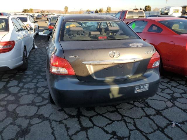 JTDBT923281214151 - 2008 TOYOTA YARIS GRAY photo 6