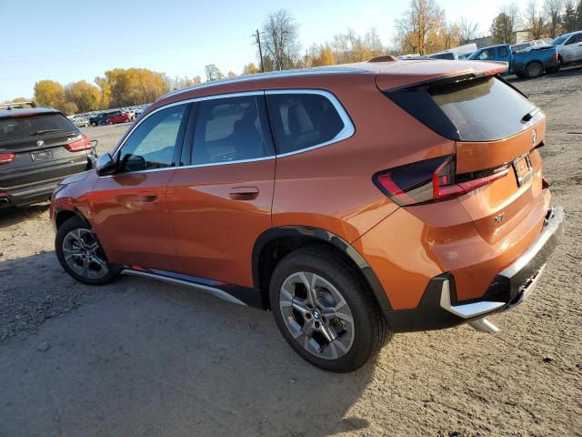 WBX73EF00P5W11124 - 2023 BMW X1 XDRIVE28I ORANGE photo 2