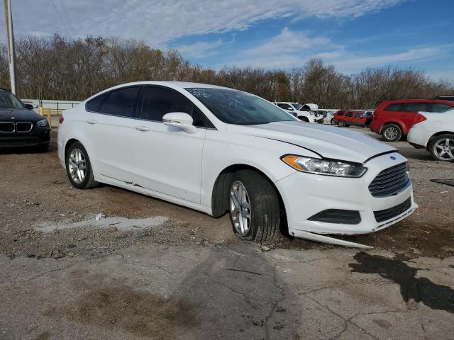 3FA6P0H78GR267927 - 2016 FORD FUSION SE WHITE photo 4