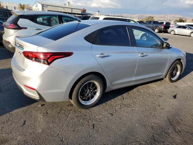 3KPC24A35KE059532 - 2019 HYUNDAI ACCENT SE SILVER photo 3