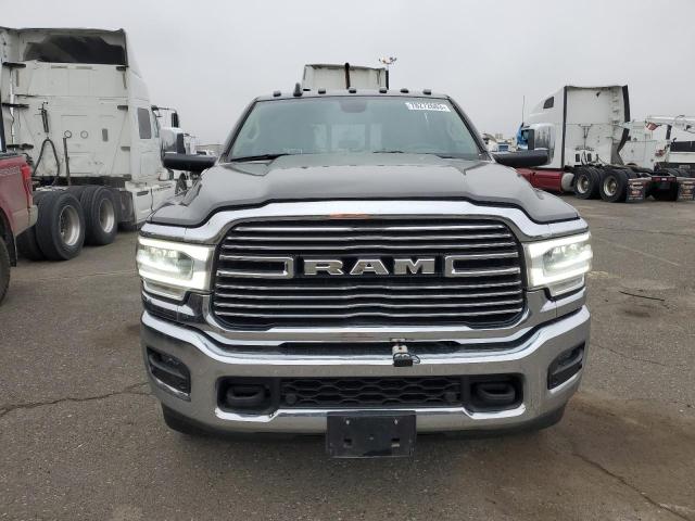 3C63RRJL5NG181185 - 2022 RAM 3500 LARAMIE BLACK photo 5