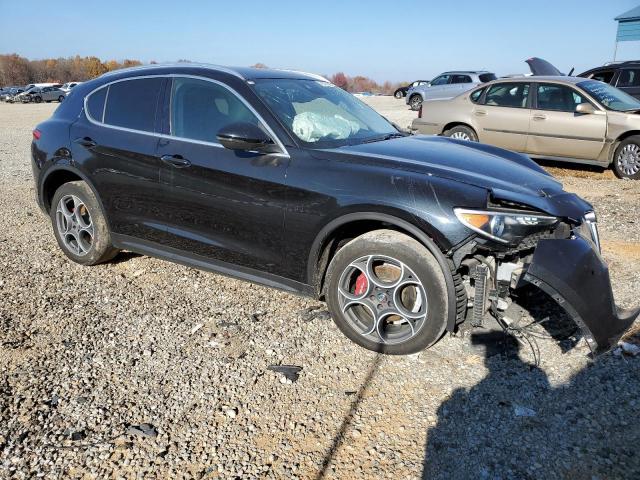 ZASFAKBN9J7B64133 - 2018 ALFA ROMEO STELVIO TI BLACK photo 4