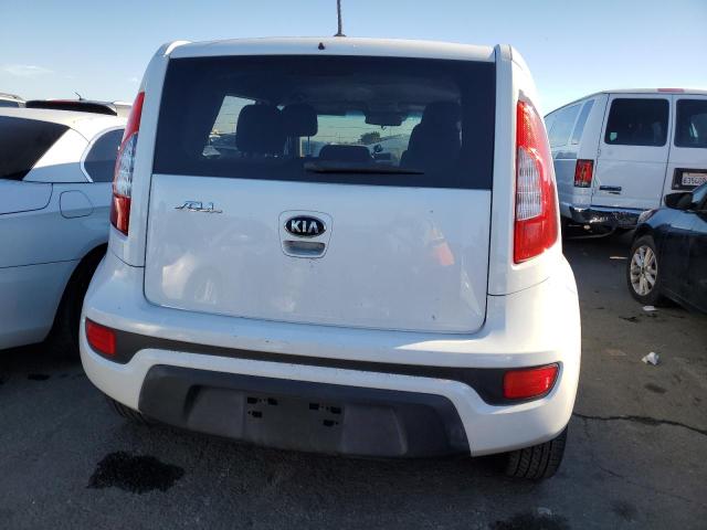 KNDJT2A62D7754749 - 2013 KIA SOUL + WHITE photo 6