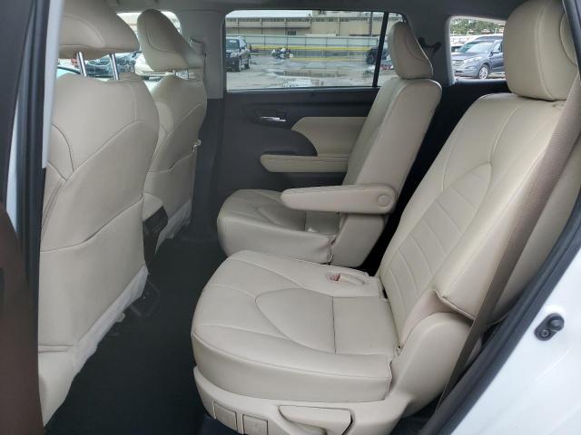 5TDGZRAH2MS044453 - 2021 TOYOTA HIGHLANDER XLE WHITE photo 11
