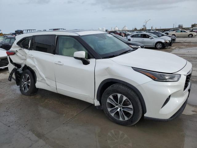 5TDGZRAH2MS044453 - 2021 TOYOTA HIGHLANDER XLE WHITE photo 4