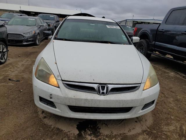 1HGCM56336A010736 - 2006 HONDA ACCORD SE WHITE photo 5