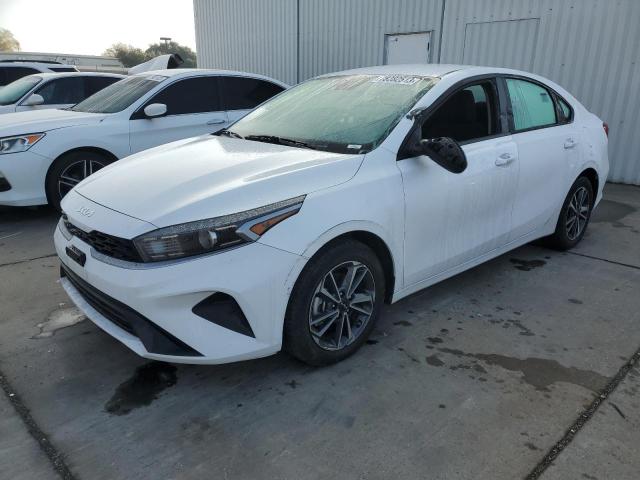 3KPF24AD1NE488354 - 2022 KIA FORTE FE WHITE photo 1