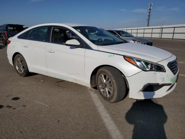 5NPE24AF7HH574488 - 2017 HYUNDAI SONATA SE WHITE photo 4