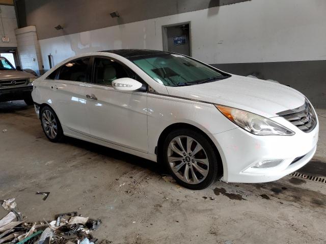 5NPEC4AB1CH454382 - 2012 HYUNDAI SONATA SE WHITE photo 4