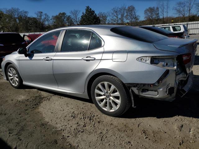 4T1B11HK2JU509451 - 2018 TOYOTA CAMRY L SILVER photo 2