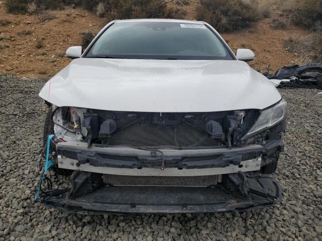 4T1B11HK0JU002984 - 2018 TOYOTA CAMRY L WHITE photo 5