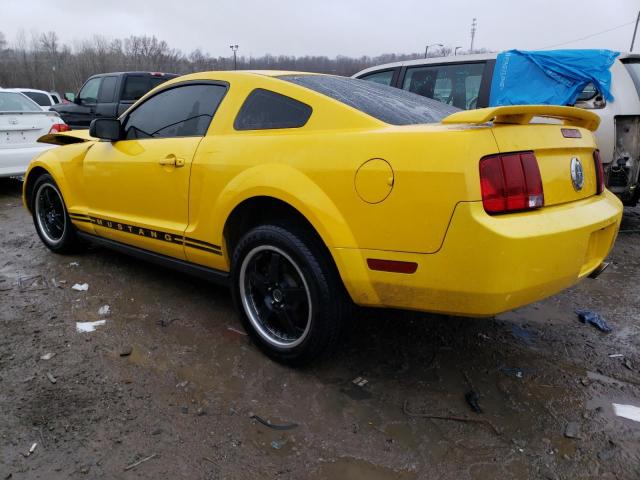 1ZVFT80N055226252 - 2005 FORD MUSTANG YELLOW photo 2