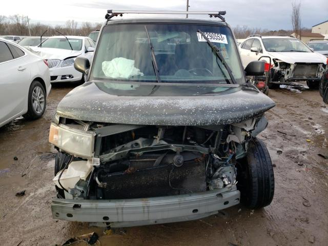 JTLKT324654021408 - 2005 TOYOTA SCION XB GRAY photo 5