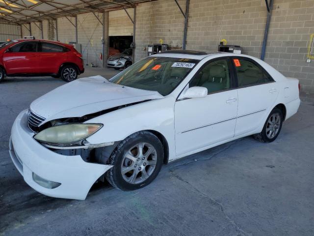 4T1BE32K05U571140 - 2005 TOYOTA CAMRY LE WHITE photo 1