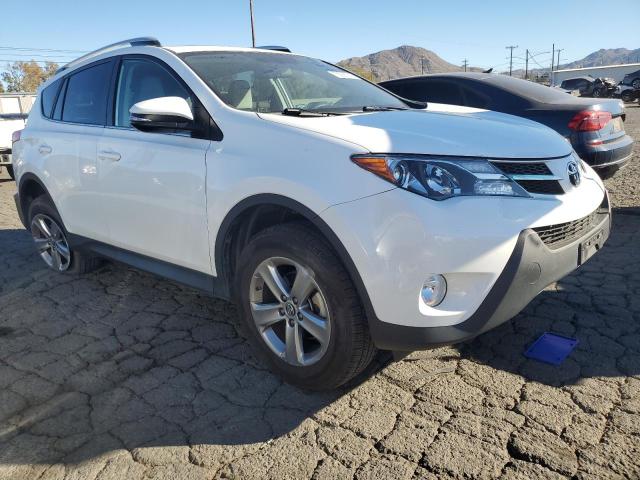 2T3WFREVXFW133127 - 2015 TOYOTA RAV4 XLE WHITE photo 4