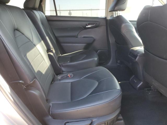 5TDGZRBH0NS201574 - 2022 TOYOTA HIGHLANDER XLE Gümüş foto 11