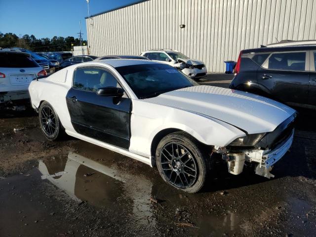 1ZVBP8AMXE5267433 - 2014 FORD MUSTANG WHITE photo 4