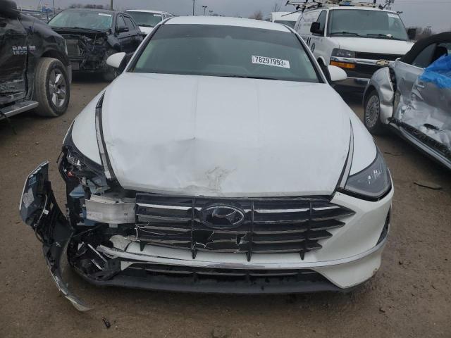 5NPEG4JA4MH125883 - 2021 HYUNDAI SONATA SE WHITE photo 5