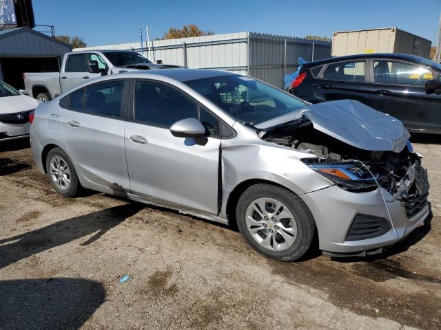 1G1BJ5SM7K7104555 - 2019 CHEVROLET CRUZE SILVER photo 4