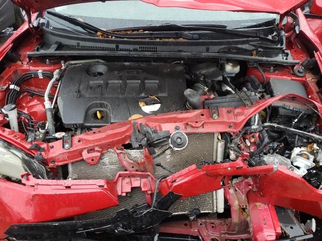 2T1BURHE6JC012579 - 2018 TOYOTA COROLLA L RED photo 11