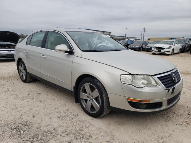 WVWJK93C89P051288 - 2009 VOLKSWAGEN PASSAT TURBO BEIGE photo 4