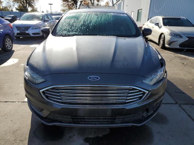 3FA6P0HD5JR268661 - 2018 FORD FUSION SE GRAY photo 5