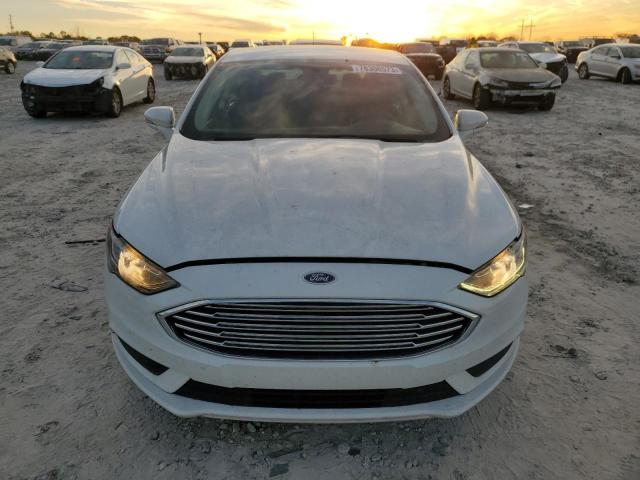 3FA6P0HD4HR137487 - 2017 FORD FUSION SE WHITE photo 5