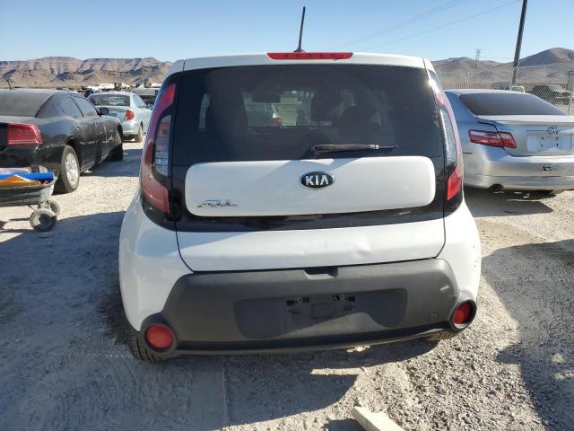 KNDJN2A22F7223304 - 2015 KIA SOUL WHITE photo 6