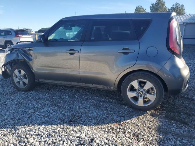 KNDJN2A21J7577257 - 2018 KIA SOUL GRAY photo 2