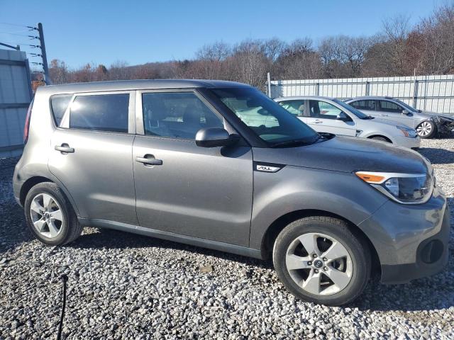 KNDJN2A21J7577257 - 2018 KIA SOUL GRAY photo 4