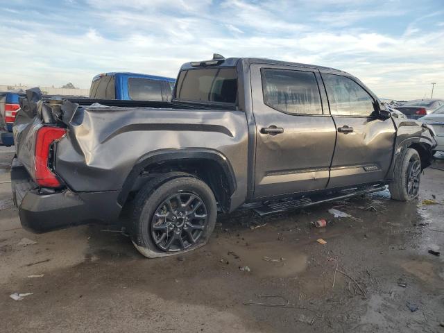 5TFNA5ABXPX022315 - 2023 TOYOTA TUNDRA CREWMAX PLATINUM Grau Foto 3