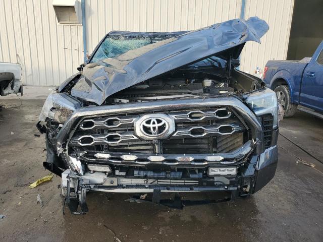 5TFNA5ABXPX022315 - 2023 TOYOTA TUNDRA CREWMAX PLATINUM Grau Foto 5