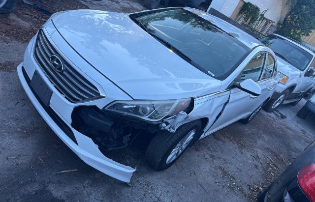 5NPE24AF2FH158457 - 2015 HYUNDAI SONATA SE WHITE photo 2