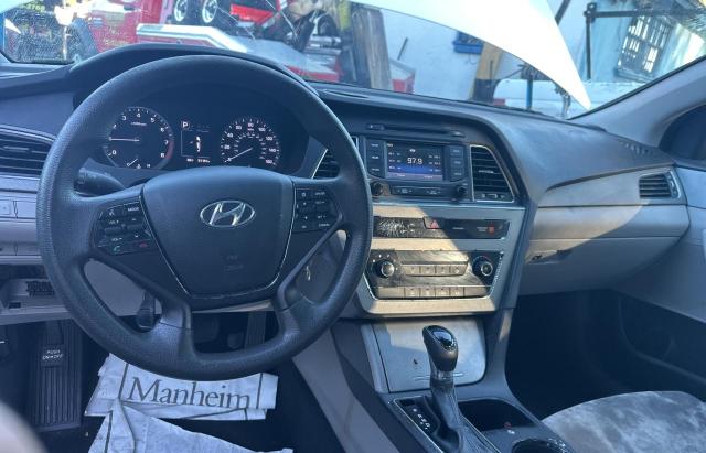 5NPE24AF2FH158457 - 2015 HYUNDAI SONATA SE WHITE photo 9