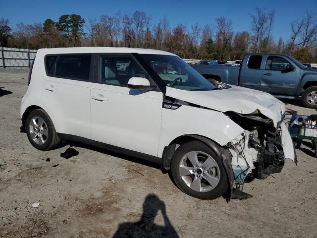 KNDJN2A28H7436602 - 2017 KIA SOUL WHITE photo 4