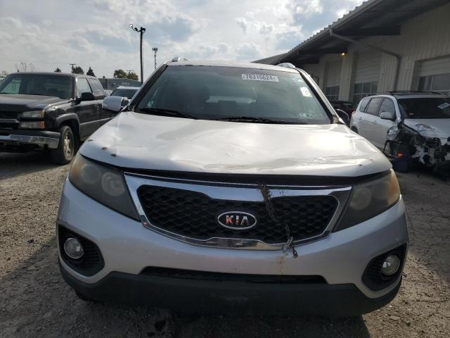 5XYKTCA19BG068691 - 2011 KIA SORENTO BASE SILVER photo 5