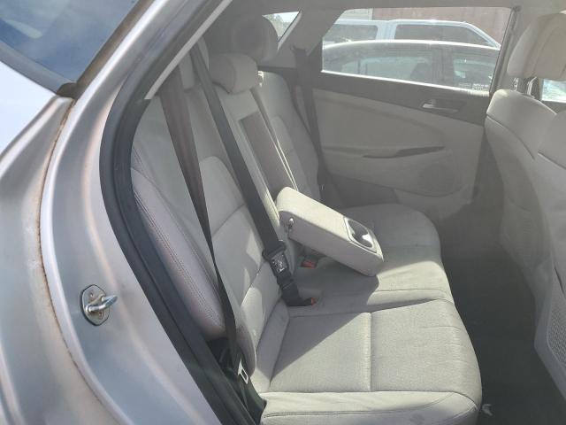 KM8J23A44JU648125 - 2018 HYUNDAI TUCSON SE SILVER photo 11