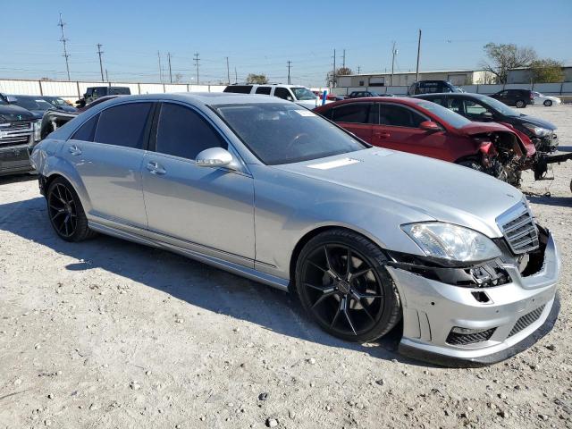 WDDNG71X68A165388 - 2008 MERCEDES-BENZ S 550 SILVER photo 4