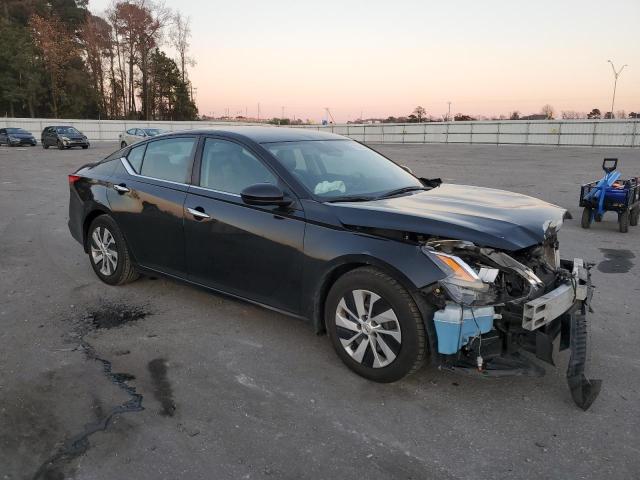 1N4BL4BV6LC114397 - 2020 NISSAN ALTIMA S BLACK photo 4