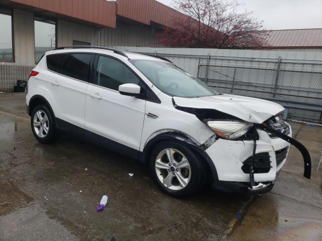 1FMCU0GX2GUB45933 - 2016 FORD ESCAPE SE WHITE photo 4