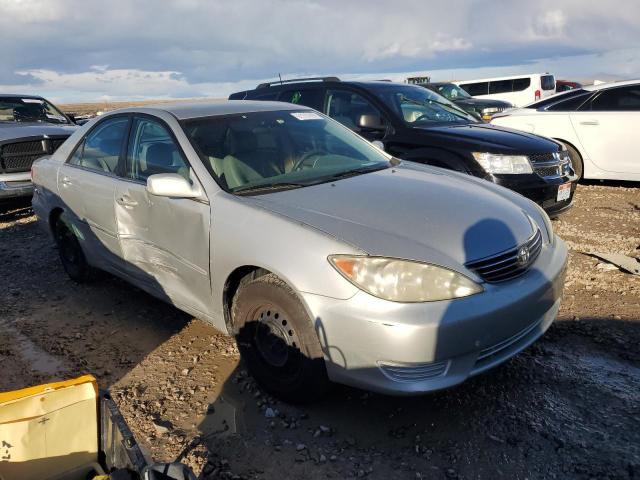 4T1BE32K25U632777 - 2005 TOYOTA CAMRY LE SILVER photo 4